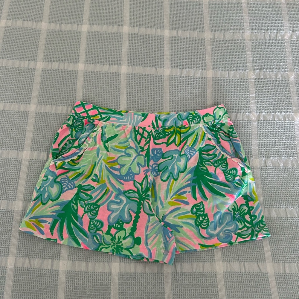 EUC Lilly Pulitzer girls jenesis shorts coconut row size M (6-7)